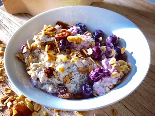 Overnight oats met blauwe bessen